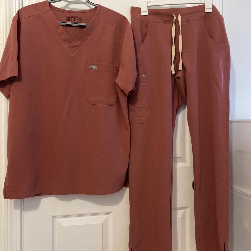 Scrub set